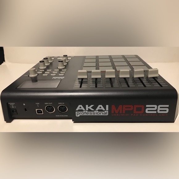 AKAI PROFESSIONAL MPD26 USB/MIDI Pad Control Mixer Music Beats Hiphop Edm Trance - Picture 11 of 15